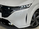 【LEDヘッドライト】悪天候や夜間走行時も良好な視界を確保し安心して運転できる高輝度LEDヘッドライトを装備!点灯速度が早く、消費電力も抑えられています。