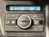車内空調は&rdquo;AUTOエアコン&rdquo;にお任せ。運転に集中出来ますよ!