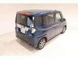 後部座席とリヤはプライバシーガラスになっています。座っている人や置いてある荷物が見えにくくなっているのでプライバシーの確保が出来ます。