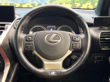 インテリアに合わせたデザインのステアリングは、運転される方のことも考え、運転しやすい形状、大きさです。是非一度、実際に触ってお確かめください。