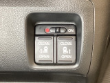 リアドアは乗り降りに便利な両側電動スライドドアです。また運転席に座っていながらスイッチ操作で自在にスライドドアを開け閉めできます。