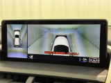 【パノラミックビューモニター】車を真上から見た状態をナビに映し出し、駐車時などをサポート☆クルマの斜め後ろなど、目が届きにくい箇所も確認できるため、いち早く障害物に気が付くことができます!