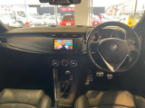 官能的な走行性能とサウンド、「運転している実感」を味わえる操作性 アルミスポーツペダルの採用