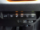パワーバックドアスイッチ、ODO/TRIPスイッチ、ステアリングヒータースイッチ、フロントワイパーデアイサースイッチ、カメラスイッチ、オートマチックハイビームスイッチ。