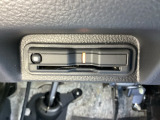 ハンドルの真下にETCがついています。高速道路の料金所の通過も楽々です。 カードの取り出しもしやすい場所についています。
