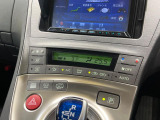【オートエアコン】一度お好みの温度に設定すれば、車内の温度を検知し風量や温度を自動で調整。暑い&hellip;寒い&hellip;と何度もスイッチ操作をする必要はありません。快適な車内空間には必須の機能ですね♪