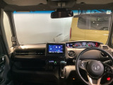 開放感のある運転席まわり! 運転席からの視界は良好です!!