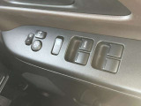 サイドミラーの調整や全席の窓開閉など集中した運転席側インナードアハンドル部