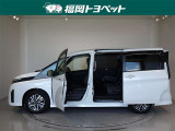 両側パワースライドドア付きだから、狭い駐車スペースなどでの 乗り降りラクラク!小さなお子さまのいるご家庭には嬉しい装備。