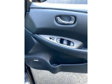 全席パワーウィンドウとなっています。運転席はオートになっているのでワンタッチ開閉することが出来ます。