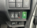 運転席の手元で両側スライドドアの開閉操作が可能です。