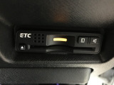 ETC付。高速道路の料金所はキャッシュレスで通過です。サービスエリア等にあるスマートインターの出入りも利用可能でとっても便利。ご納車後すぐにお使い頂けるようセットアップしてのお渡しとなります。