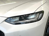 【LEDヘッドライト】悪天候や夜間走行時も良好な視界を確保し安心して運転できる高輝度LEDヘッドライトを装備!点灯速度が早く、消費電力も抑えられています。