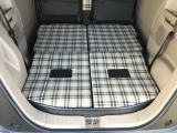 後席の操作がしやすく、荷物の量や大きさに合わせてスムーズにシートアレンジが行えます。