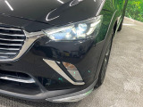 【LEDヘッドライト】悪天候や夜間走行時も良好な視界を確保し安心して運転できる高輝度LEDヘッドライトを装備!点灯速度が早く、消費電力も抑えられています。