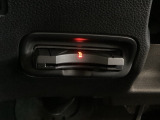 ハンドルの左下にETCがついています。高速道路の料金所の通過も楽々です。 カードの取り出しもしやすい場所についています。