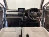 【前方視界】開放的な前方視界!運転がしやすく疲れにくいです♪窓が大きく、見通しがとっても良いおクルマですよ♪