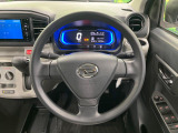 インテリアに合わせたデザインのステアリングは、運転される方のことも考え、運転しやすい形状、大きさです。是非一度、実際に触ってお確かめください。