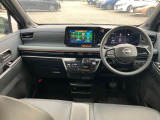 機能性の良いコックピットと、視線が高く視界も良く運転もし易いです。