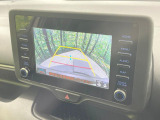【バックカメラ】駐車時に後方がリアルタイム映像で確認できます。大型商業施設や立体駐車場での駐車時や、夜間のバック時に大活躍!運転スキルに関わらず、今や必須となった装備のひとつです!