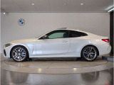 【拘りのFR】BMWが多く採用するFR車。ダイレクトでスポーティな加速感・シャープなハンドリングを実現。縦置きエンジンレイアウトにより、フラットで上質な乗り味です。