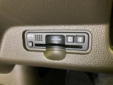 ハンドルの左下にETCがついています。高速道路の料金所の通過も楽々です。 カードの取り出しもしやすい場所についています。
