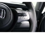 Hondaセンシングの機能のひとつ、アダプティブクルーズコントロール付!アクセルから足を離しても設定したスピードと前車との車間を保ち走行してくれます!車線維持もアシスト☆高速道路で疲労軽減ですね☆