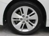 純正アルミホイールは精度が高く、走行の安定性が優れています。タイヤサイズ215/55R17