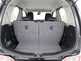 <バックドア>ハッチバックなので、バックドアは上に開きます♪大きな荷物の出し入れがしやすくなります。便利ですよ♪