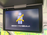 【フリップダウンモニター】大画面モニターで後席でもエンタメをお楽しみいただけます。小さなお子様にも大人気の装備です♪
