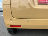 前方・後方の車両周辺にある物体から反射してくる超音波を受信して距離を把握する【超音波センサー】。