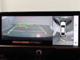 パノラミックビューモニター付きです。車両を上から見たような映像をモニター画面に表示。運転席からの目視では見にくい、車両周辺の状況をリアルタイムでしっかり確認できます。