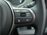 ◆アダプティブクルーズコントロール◆予め設定した車速内でクルマが自動的に加減速。前走車との適切な車間距離を維持しながら追従走行します。【LKAS】車線維持支援システムでステアリング操作を支援。