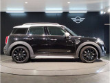 ☆MINIの車の始まりは大人四人がギリギリ乗れるコンパクトな車です!!今となっては3ナンバーですが、もともとは5ナンバーの車でした!!