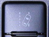 車線逸脱警報装置を装備しております。