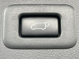 【パワーバックドア】スマートキーや運転席のボタンを押すだけでリアゲートが自動で開閉します!荷物を持っている時や、高い位置にあるバックドアを閉める際に便利な機能です♪