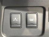 【エマージェンシーブレーキ】走行中に前方の車両等を認識し、衝突しそうな時は警報とブレーキで衝突回避と被害軽減をアシスト。より安全にドライブをお楽しみいただけます。