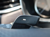 ステアリングパドルシフト『クイックなシフト操作が可能!レスポンスが高く、運転者様のギア変則にしっかりとついてきてくれます!ジャガーと一体となれる装備です。』