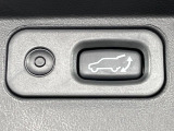 【パワーバックドア】スマートキーや運転席のボタンを押すだけでリアゲートが自動で開閉します!荷物を持っている時や、高い位置にあるバックドアを閉める際に便利な機能です♪