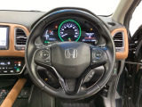 ハンドルにHondaセンシング系のクルーズコントロールやレーンキープアシストなどのスイッチと、オーディオの操作スイッチが装備されています。ハンドルから手を離さず安全に操作できます。