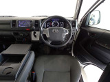 視界良好、操作しやすい運転席です。