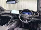 上質で落ち着いた印象のインパネ。視界も広々で運転しやすいです。