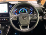 【純正革巻きステアリング】上質な革を使用することで、手にしっかり馴染みとても運転しやすいハンドルです♪