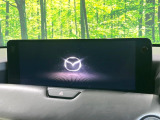 【メーカー純正ナビ】インテリアに溶け込むスタイリッシュな「専用設計」メーカーナビを装備♪視認性や操作性など基本性能にも優れ、より上質なカーライフをお楽しみいただけます。