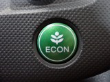 エンジン、エアコンなどを制御し低燃費な『ECONモード』に、また走りを楽しみたいとき、空調など快適性を重視したいときにはスイッチOFFで通常モードに切り替えができます!