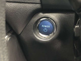 エンジンスタートスイッチです。キーが車内にあれば、エンジンの始動や停止はスイッチを押すだけ!キーを取り出す手間を省き、ワンプッシュで操作できるので簡単でスムーズです。