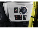 プッシュスタートスイッチや駐車をアシストするコーナーセンサーのON/OFFスイッチなどがあります