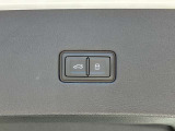 オートマチックテールゲート装備 ボタン一つでリアゲートの開閉が可能です。
