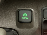 ★ECONスイッチ★ エコドライブを加速しよう!スイッチをONにすると、運転の仕方によるロスを抑え込み燃費をよくするようクルマが頑張ります(*^ー^*)燃費向上にチャレンジ♪