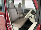 【運転席・助手席】内装ルームクリーニング済みです。しっかり綺麗にしていますので、是非、お確かめください。車に自信があるからこそ、是非一度ご来店頂き内外装も見てもらえると幸いです。